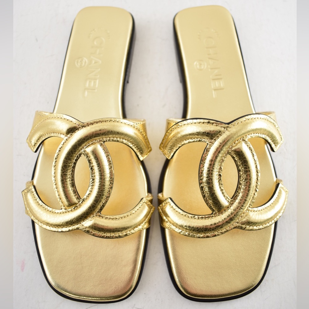 Chanel 26S Golden Gold Cracked Leather XL CC Logo Mule Slide Flat Sandal 37 - Picture 6 of 16
